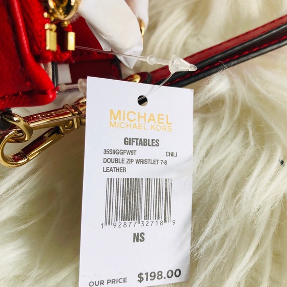 Michael Kors heart wristlet wallet - Picture 5 of 5